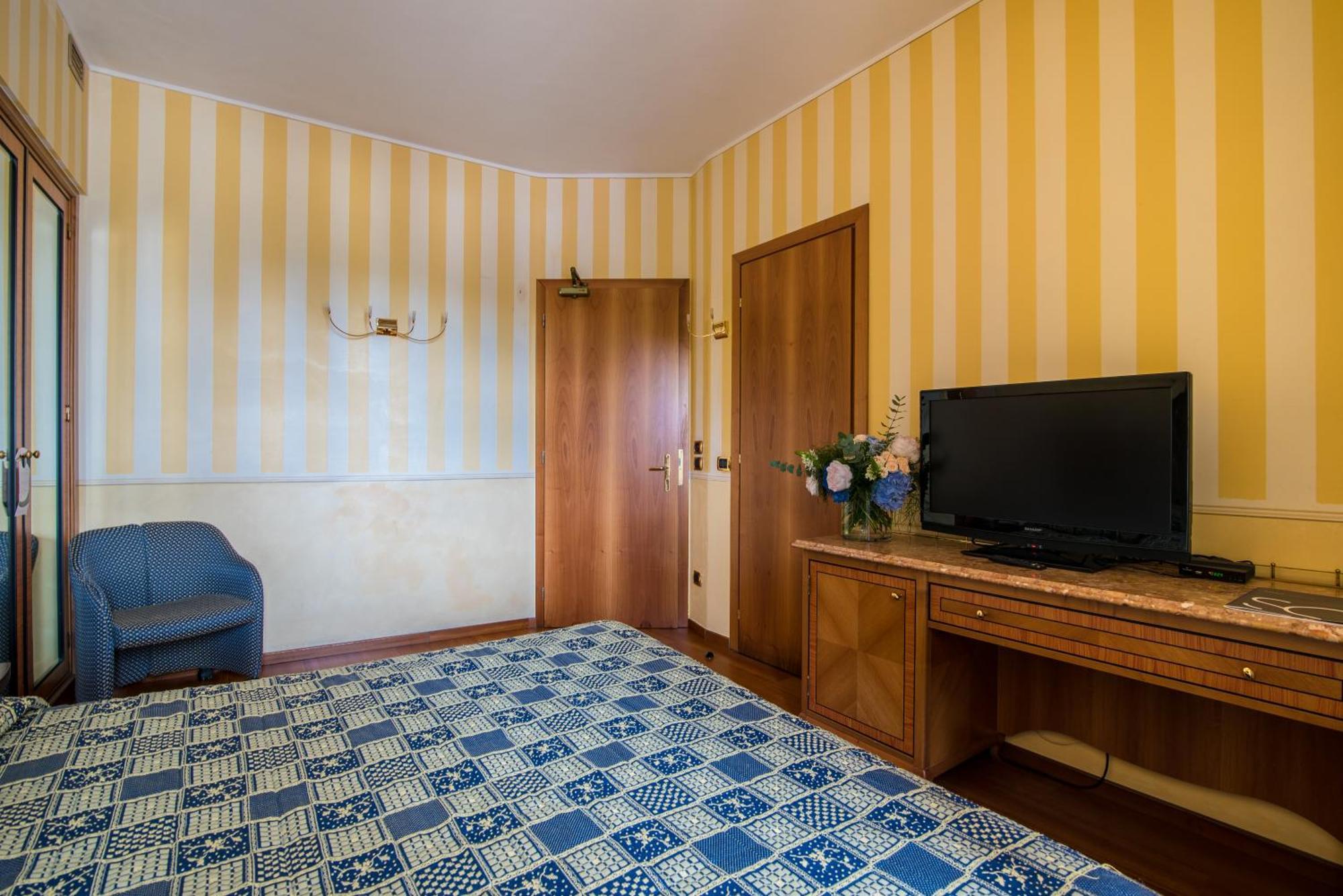 Hotel Porta Del Sole 소리아노델라고 외부 사진