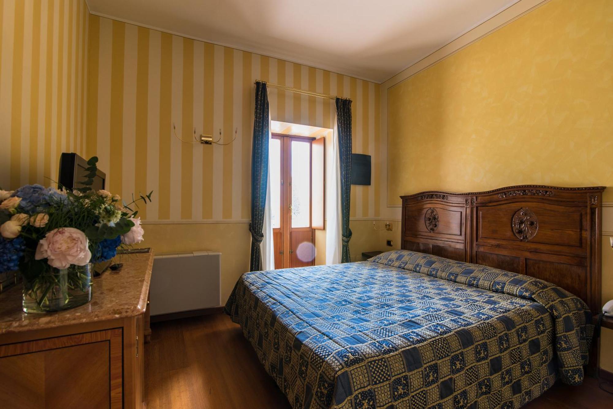 Hotel Porta Del Sole 소리아노델라고 외부 사진