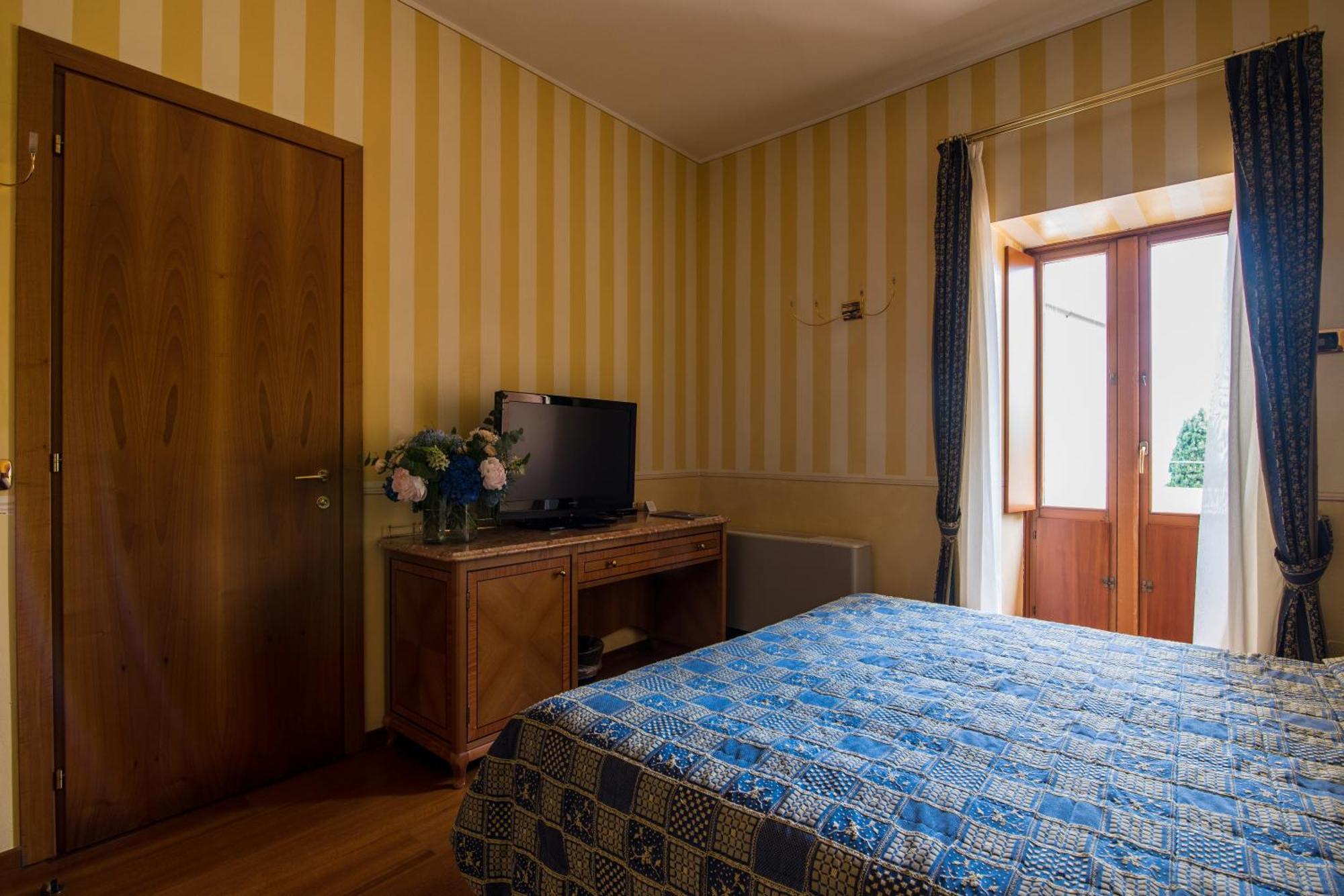 Hotel Porta Del Sole 소리아노델라고 외부 사진