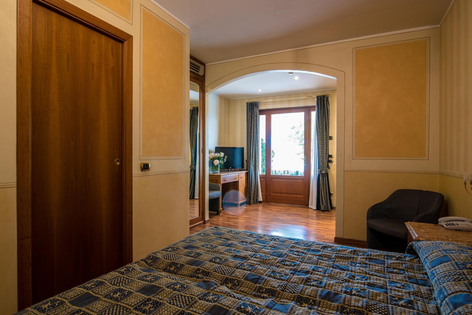 Hotel Porta Del Sole 소리아노델라고 외부 사진