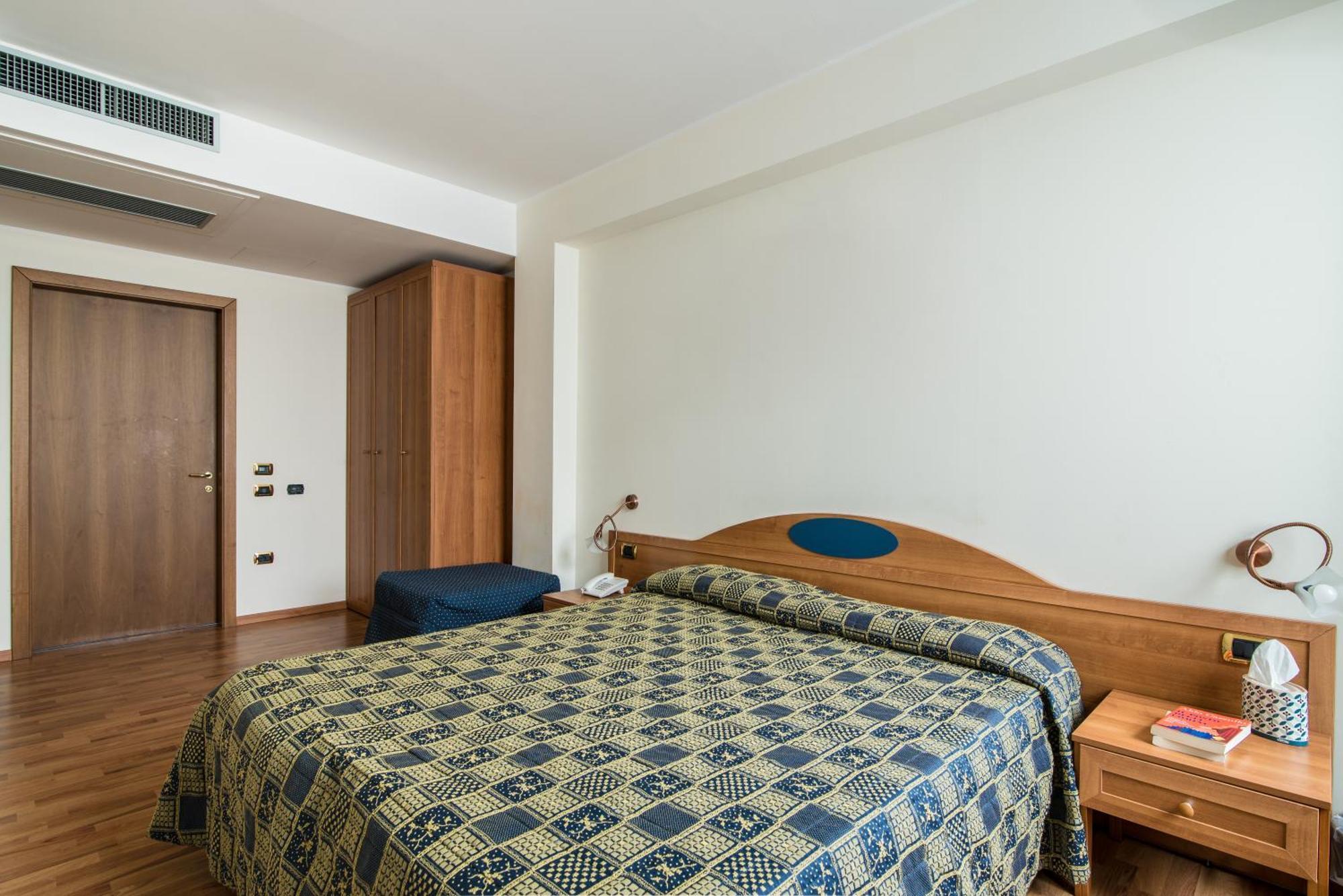 Hotel Porta Del Sole 소리아노델라고 외부 사진