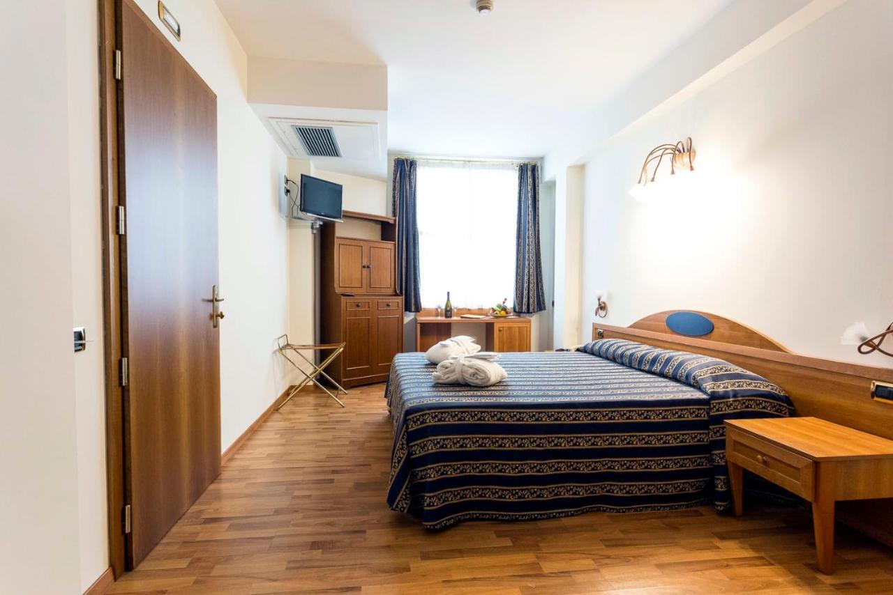 Hotel Porta Del Sole 소리아노델라고 외부 사진