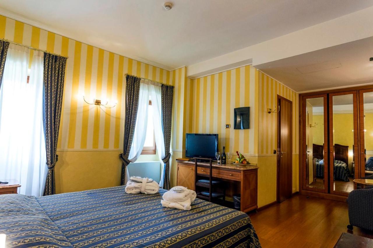 Hotel Porta Del Sole 소리아노델라고 외부 사진