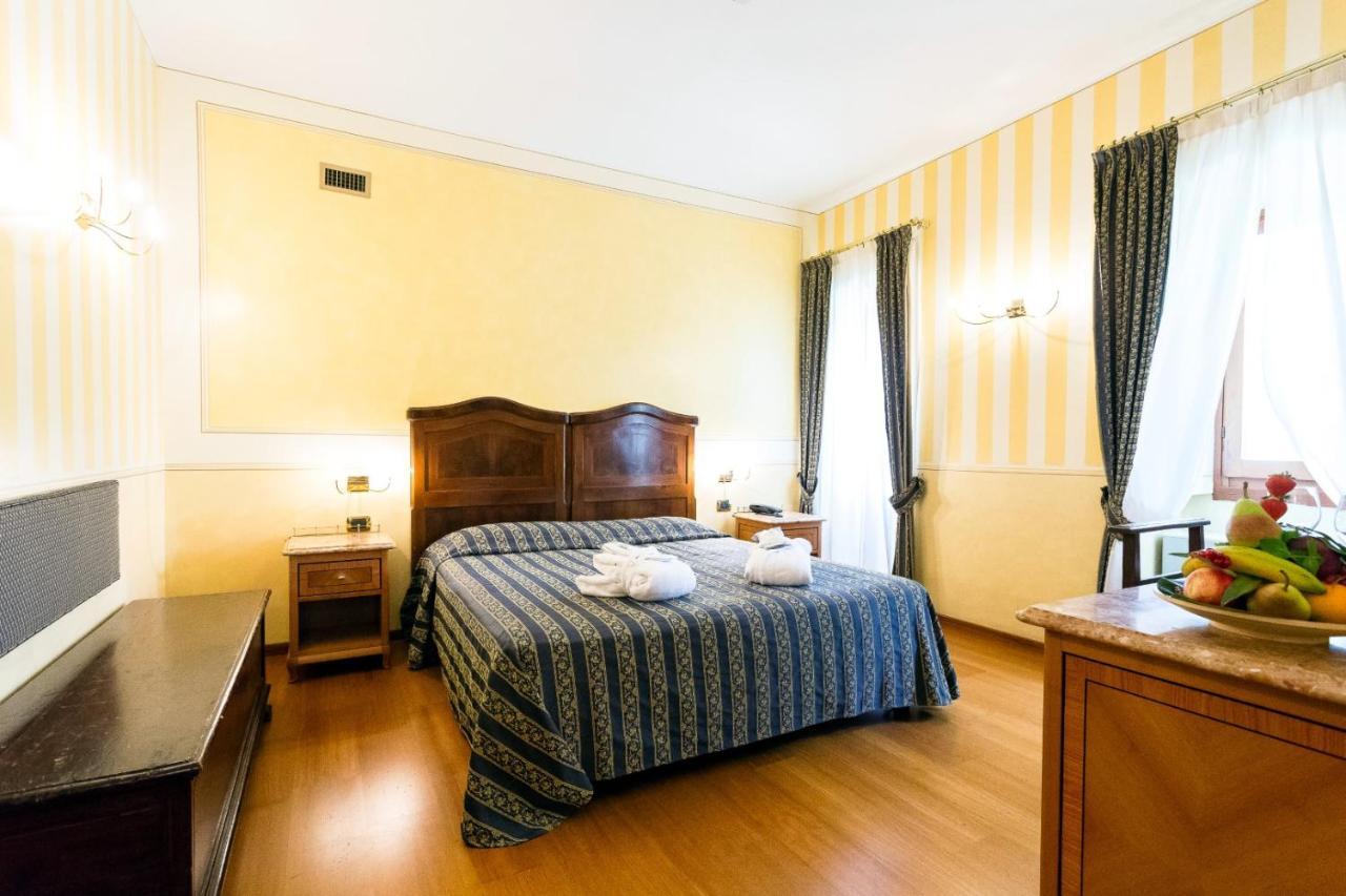 Hotel Porta Del Sole 소리아노델라고 외부 사진